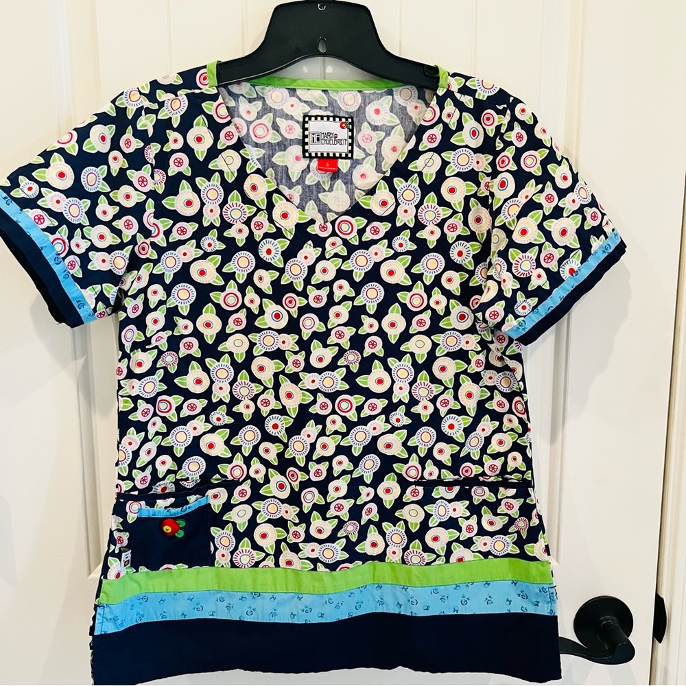 Mary Engelbreit Scrub Top Gray with Floral Pattern Size Small